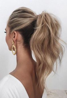 The Ultimate Guide to Mid Ponytails | HOWTOWEAR Fashion Casual Wedding Hair, High Ponytail Hairstyles, Curly Wedding Hair, Brown Blonde Hair, Wedding Hair And Makeup, Grunge Hair, Bride Hairstyles, Bridesmaid Hair