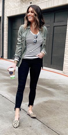 Stripe Shirt Outfit, Women's Fashion 2023, Stripe Shirt, Mom Outfits, Casual Fall Outfits, Business Casual Outfits, Work Attire, Work Fashion