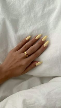 Nails Art Yellow, Nail Ideas Yellow Pastel, Creamy Yellow Nails, Oval Nails Yellow, Yellow Nail Inspo Acrylic, Yellow Nails Almond Shape, Yellow Oval Nails, Butter Yellow Aesthetic, Yellow Nails With Design