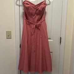 Hidden Side Zipper. Elastic Back. Excellent Condition. Large. Red A-line Dress For Picnic, Red Sleeveless Plaid Dress For Spring, Spring Plaid Lined Dress, Spring Gingham Dresses Lined, Spring Gingham Lined Dress, Chic Gingham A-line Dress, Lined Plaid Dress For Picnic, Plaid Lined Dress For Picnic, New York Vintage