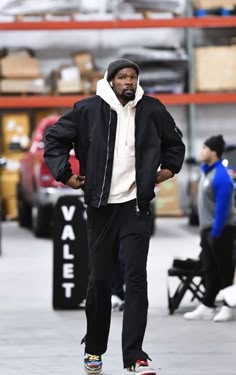 Kevin Durant Outfits, Nba Tunnel Outfits, Hooping Fits, Athletes Outfits, Mens Style 2023, Kevin Durant 7, League Fits, Nba Aesthetic