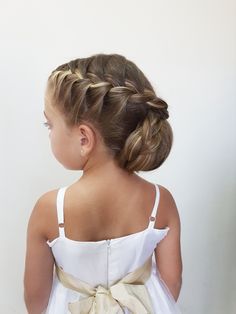 Flower Girl Hairstyles Updo, Kids Updo Hairstyles, Junior Bridesmaid Hair, Wedding Hairstyles For Girls, Kids Hairstyles For Wedding, Cute Wedding Hairstyles, Girls Updo, Flower Girl Hairstyles