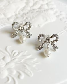 Pearl Core, Latest Jewellery Trends, Summer Earrings, Jewelry Pearl, Bow Jewelry, Rhinestone Bow, French Wedding