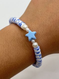 Handmade 7 in. preppy beaded bracelet. Contains periwinkle, white, and blue  6mm clay beads. Also has pearl beads, and a cute turtle bead!! This is a super cute blue themed or summer bracelet! It's perfect for a gift for yourself or anyone else!!  I can custom create any jewelry for you. Just let me know what colors you want, and if you want a word on it or not. I can also make phone charms and rings, and necklaces. Bracelet Clay Bead, Bracelets Preppy, White Periwinkle, Bracelet Clay, Make Clay Beads, Colorful Bead Bracelets, Preppy Bracelets, Bff Bracelets, Summer Bracelet