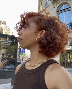 Curly Ginger Hair, Ginger Hair Dyed, Hair Color For Brown Skin, Red Hair Looks, Curly Hair Inspiration, Curly Girl Hairstyles, Hair Dye Colors