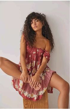 Free People Bali Wild Daisy Slip Mini Dress Size Small Red Renaissance Nwot | eBay Wardrobe Diy, Hippie Shorts, Wild Daisy, Short Beach Dresses, Slip Mini Dress, Diy Wardrobe, Photography Poses Women, Beach Dresses, Flower Print