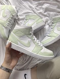 Customising Shoes, Air Jordan 1 Custom, Jordan 1 Custom, Custom Air Jordan 1, Custom Air Jordan, Buty Marki Nike, Boty Nike, Nike Fashion Shoes, Preppy Shoes