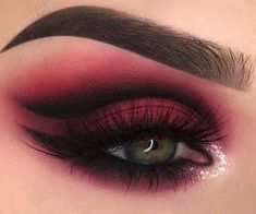 Red And Black Makeup, Burgundy Eye Makeup, Red Eye Makeup, Vampire Makeup, Eye Eye, Silicone Makeup, Beauty Make-up, Red Makeup