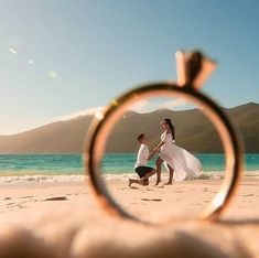 Engagement Pictures Beach, Pose Pengantin, Creative Wedding Photo