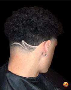 Curly Hair Men Haircut Fade Design, Taper Design Haircut Back, Taper Fade Curly Hair With Design, Taper Design Ideas Haircut, Taper Fade Back Design, Taper Fade Haircut With Design, Designs For Haircuts, Undercut Designs Men