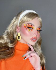 Hippie Makeup, Disco Makeup, Orange Eye Makeup, 70s Makeup, Drag Make-up, Yellow Makeup, Orange Makeup, Cute Eye Makeup, Bright Makeup