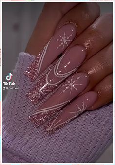 Get creative with these unique and unexpected winter dip nail ideas. Winter Nails Dip, Christmas Nail Designs Acrylic, Holiday Acrylic Nails, Xmas Nail Art, Nails Dip, Pastel Nails Designs, Wow Nails, Plaid Nails, Winter Nails Acrylic