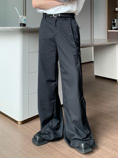 ■Detail Distinctive wide pants with multiple belts. The silhouette is just the right size, making it easy to handle and can be worn as a single piece. The design is trend-conscious, so it can easily become the focal point of your outfit. ■ Color gray / black ■ Model Size L/178cm/57kg * There are individual differences Wide Leg Pants With Belt For Work, Trendy Wide-leg Belted Pants, Casual Wide Leg Pants With Belt, Baggy High-waisted Parachute Pants With Belt Loops, Trendy Belted Wide Leg Pants, Wide Leg Cargo Pants With Belt Loops, Wide Leg Leather Pants For Streetwear, Trendy Wide Leg Pants With Belt Loops For Streetwear, Wide Leg Pants With Belt Loops For Streetwear