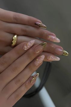 Tip Nail Designs, Gold French Tip, Big Wedding Dresses, French Tip Nail Designs, Gold Nail, Gold Tips, Glam Nails, New Year's Nails