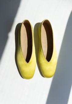 Le Monde Satin Regency Slipper in Lime – VESTIGE Spring Accessories, Ballet Slippers, Hair Designs, Shoe Game, Denim Top, Vintage Accessories, Silk Satin, Face And Body, Piping