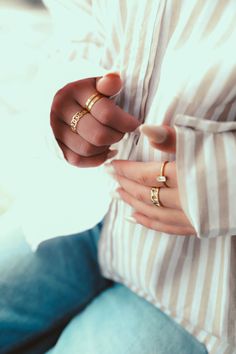 On her right pointer fingera Alter Ego, Pitcairn Islands, Adjustable Ring, Adjustable Rings, Laos, 18k Gold, Bar, Ring, Gold