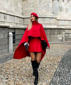 Cape Outfit, Tartan Coat, Cape Fashion, Christmas Fits, Trendy Christmas Outfits, Knitted Cape, Christmas Inspo, Zara New, Christmas Photoshoot