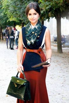 Mira Duma, Walking Down The Street, Miroslava Duma, Chique Outfits, Look Retro, Paris Mode, Dark Autumn, Paris Fashion Week Street Style