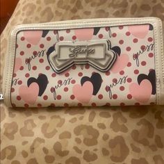 Never Used Large Guess Wallet With Heart Design Trendy White Wallet With Card Slots, Trendy White Wallets With Card Slots, Trendy White Wallets For Gifts, Trendy White Rectangular Wallet, Cute White Wallet With Card Slots, Cute White Wallet Perfect For Gifts, Cute White Wallets For Gifts, Cute White Wallets As Gifts, Cute White Wallet For Gift