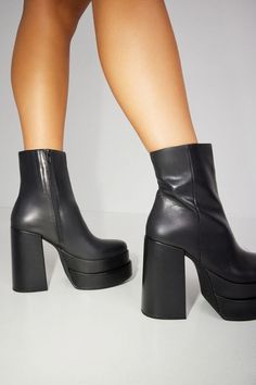 STEVE MADDEN - Cobra Platform Boot, Jet Black Steve Madden Outfit, Heeled Booties Outfit, Feelin Groovy, Booties Outfit, Steve Madden Boots, Black Platform Heels, Take It Back, Black Platform Boots, Shoe Inspiration