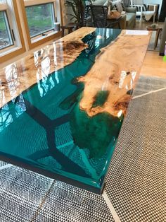 a table that has been made to look like it is floating in the water on top of wood