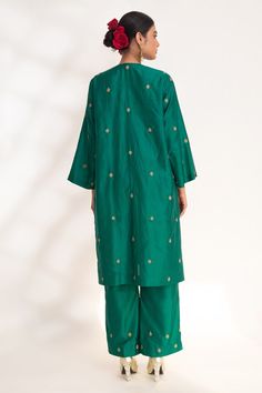 Emerald green straight kurta featuring zardozi hand embroidery in floral pattern. Paired with a co-ordinating pant. - Aza Fashions Green Palazzo Set With Straight Kurta And Resham Embroidery, Green Chanderi Palazzo Set With Floral Embroidery, Green Cotton Silk Palazzo Set With Dabka Work, Green Embroidered Cotton Silk Palazzo Set, Embroidered Green Cotton Silk Palazzo Set, Eid Salwar Kameez With Dabka Work And Straight Pants, Eid Green Palazzo Set With Floral Embroidery, Green Raw Silk Kurta With Resham Embroidery, Green Raw Silk Unstitched Suit With Gota Work