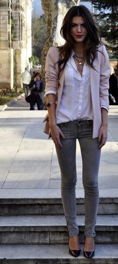 Ok so I've recently bought some grey jeans and I'm looking for some outfit ideas. Any other suggestions ? White shirts and a chic blazer are a classy take on a staple wardrobe piece that can look too casual if not too careful - H x Mode Tips, Lv Bags, Bohol, Grey Outfit, Outfit Trends, Grey Jeans, 인물 사진, How To Look Classy