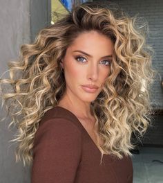 Icy Blonde Hair Color, Long Blonde Curly Hair, Ombre Curly Hair, Caramel Blonde Hair, Balayage Blond, Golden Blonde Hair, Cool Blonde Hair, Light Blonde Hair