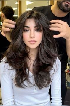 face framing layers and dark brown hair V Haircut For Long Hair With Layers Front View, Flat Hair With Layers, A Line Long Haircut, Layered Hair For Medium Long Hair, Mikayla Nogueira Hair, Hair Inspo 90s Layers, Curled Side Bangs, Layer With Bangs Haircut, Wolf Haircut Bangs