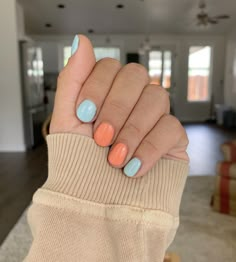 Short Gel Nails August, Blue Peach Nails, Peach And Light Blue Nails, Plain Colour Nails Summer, Dip Beach Nails, Blue Summer Gel Nails, Orange And Light Blue Nails, Peach And Teal Nails, Peach And Pink Nails