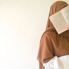 Hijab Syar'i Aesthetic, Niqabi Girl, Muslim Fashion Hijab Outfits, Hijab Aesthetic, Muslim Women Fashion, Hijabi Aesthetic, Muslim Fashion Hijab, Muslimah Aesthetic, Hijab Fashion Inspiration