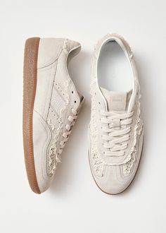 Cream suede sneakers with crochet trims The delicate crochet features on the Tb.490 bring a romantic twist on this classic urban style. Crafted from cream suede and designed in a low-top silhouette sitting on rubber soles, the style is completed with classic features, including exposed stitching and the logo embossed across the tongue and sides. Keep it simple with classic shoelaces or elevate the romance with bows, both included.