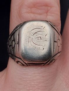 Beautiful antique signet ring made of 800 silver with an enchanting design Very solidly processed Initials ES Size US 9 1/2 Circumference 6.1 cm diameter 2 cm Ring head 1.8cm x 1.6cm material 800 silver A beautiful antique piece of jewelry Silver Signet Ring, Mens Silver Rings, Men's Ring, Hand Made Jewelry, Ring Silver, Signet Ring, Class Ring, Initials, Jewelry Rings