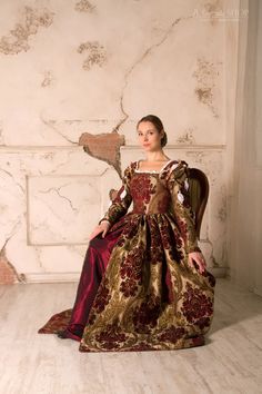 Red Renaissance Gown. Ren Faire Costume for Women Robe - Etsy 16th Century Dress, Gold Color Dress, Gold Color Dresses, Game Of Thrones Dress, Tudor Gown, 16th Century Fashion, Fair Outfit, Tale Dress, Tudor Fashion