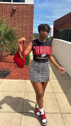 Cute Skirt Outfits With Sneakers, Zebra Skirt Outfit Black Women, Summer Concert Outfits Black Women Sneakers, Zebra Print Skirt Outfit Black Women, Cali Outfits Black Women, Homecoming Tailgate Outfit, College Outfits Black, 1s Outfit, Usher Concert