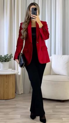 Red And Black Business Casual, Outfits Con Blazer Elegante, Polished Outfits Classy, Red Professional Outfit, Red Blazer Outfit Classy, Red Blazer Outfit, Outfit Formal Mujer, Chique Outfit, Fashionable Work Outfit