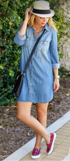 Denim Dress With Tennis Shoes, Denim Dress And Sneakers Outfit, Chambray Shirt Dress Outfit, Recreat Outfits, Shirtdress Outfit, Teen Spring Outfits, How To Wear Shirt, Denim Chambray Dress