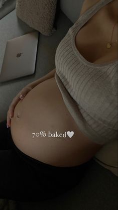 Pregnant, third trimester, tredje trimester, gravid, babybump 1 Week Pregnant Belly, Early Pregnancy Aesthetic, Tiny Baby Bump, Pregnant Photo, Pregnancy Bump