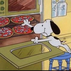 Snoopy Working, Woodstock Snoopy, Snoopy Funny, Snoopy Images, Snoopy Wallpaper, Snoopy Pictures, Snoop Dog, Snoopy Love, Peanuts Gang