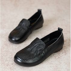 Elevate your shoe game with our Leather Soft Sole Comfortable Flat Shoes! These casual non-slip women's shoes combine style and practicality, making them a must-have in any fashion-forward woman's closet. From leisurely walks to outdoor adventures, these shoes have got you covered. Order now to experience the perfect blend of fashion and comfort! pattern: plain Upper Material: Cowhide Inner material: imitation leather Insole material: PU Sole material: beef tendon Applicable sports: hiking Produ Woman's Closet, Beef Tendon, Flats Shoes Comfortable, Womens Closet, Comfortable Flats, Leather Shoes Woman, Shoes Casual, Shoe Game, Outdoor Adventures