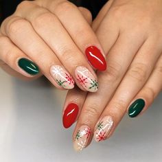 Festive Nail Designs, Almond Nail Art, Red Christmas Nails, Red Nail Designs