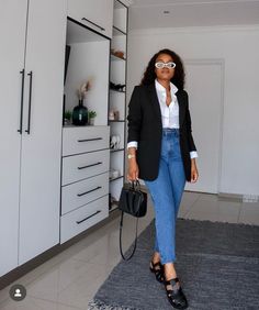 Chic Smart Casual, Jeans For Work, How To Wear Jeans, White Shirt And Blue Jeans, High Testosterone, Work Outfit Ideas, Modest Casual Outfits