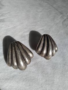 925 sterling silver seashell ribbed hollow earrings Silver Shell-shaped Earrings, Silver Nickel-free Shell-shaped Earrings, Elegant Silver Shell Earrings, Wax Ring, Bow Bracelet, Rhinestone Bow, Jewelry Earrings Studs, Sterling Silber, Sea Shells