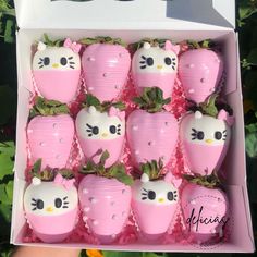 Pink cute hello Kitty dozen strawberries gift box Hello Kitty Strawberries, Hello Kitty Chocolate Strawberries, Hello Kitty Strawberry, Strawberry Halloween, Halloween Chocolate Covered Strawberries, Nightmare Before Christmas Cake, Fun Valentines Day Ideas, Chocolate Covered Strawberries Bouquet