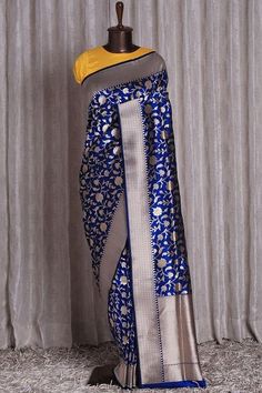 Navy Blue Banarasi Saree, Benares Sarees, Benaras Sarees, Design Fabric Textiles, Saree Pic, Lehenga Style Saree, Banaras Sarees, Brocade Saree, Bridal Sarees South Indian