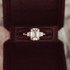 an engagement ring in a box with the words l'amore rings on it