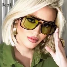 Tom Ford Frames, Large Frame Glasses, Style Vert, Stylish Glasses, Retro Men, Beach Accessories, Womens Glasses, Retro Stil