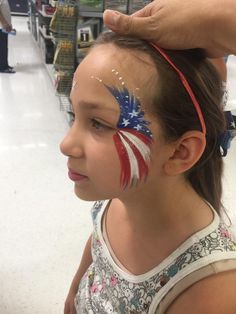 Easy Fourth Of July Face Paint Ideas, Memorial Day Face Paint, Usa Flag Face Paint, 4th Of July Outfits Face Paint, 4th Of July Face Paint, 4tg Of July Face Paint, Patriotic Makeup Eye, Usa Facepainting, Patriotic Makeup