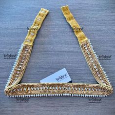 Waist Belt Embroidery Designs, Sadi Belt Hand Work, Traditional Waist Belt For Women, Traditional Belts For Women, Aari Belt Design Simple, Belt Design For Saree, Hipbelt Aari Work, Saree Belt Designs Diy, Hip Belt Aari Work