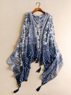 Printed Blue-And-White Sun-Protection Tasseled Shawl & Scarf NAVY BLUE-One_size Plus Size Boho Fashion, Fall Fashion Accessories, Plus Size Boho, Mode Boho, Ethnic Print, Fashion Materials, Women Shawl, Blue Scarf, Shawl Scarf